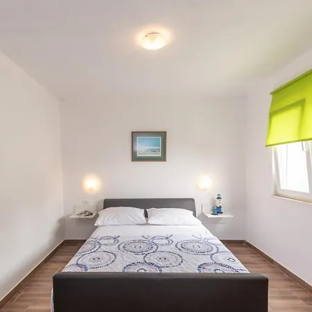 Eoli Apartment *